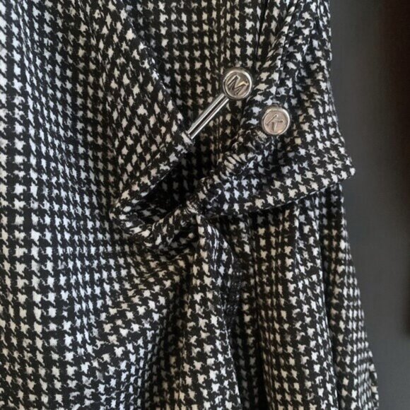 Houndstooth pattern Michael Kors Wrap Top Black And White with Decorative Buckle - Picture 3 of 5